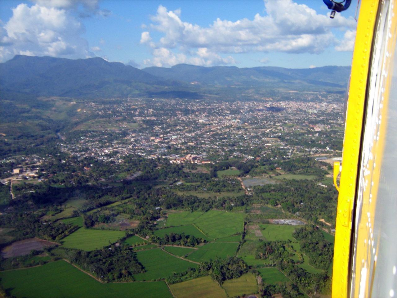 Equipo de monitoreo ambiental en la selva